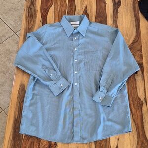 Gold Label Roundtree& Yorke Fitted, Non Iron, EZ Wash 100% Dobby Button Up Shirt
